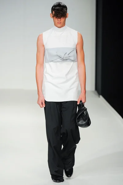 Look 12